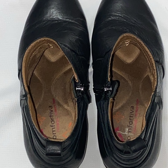 Comfortiva  Memory Foam Comfort size 9.5 Black Ankle Booties Leather  clean - Picture 14 of 15